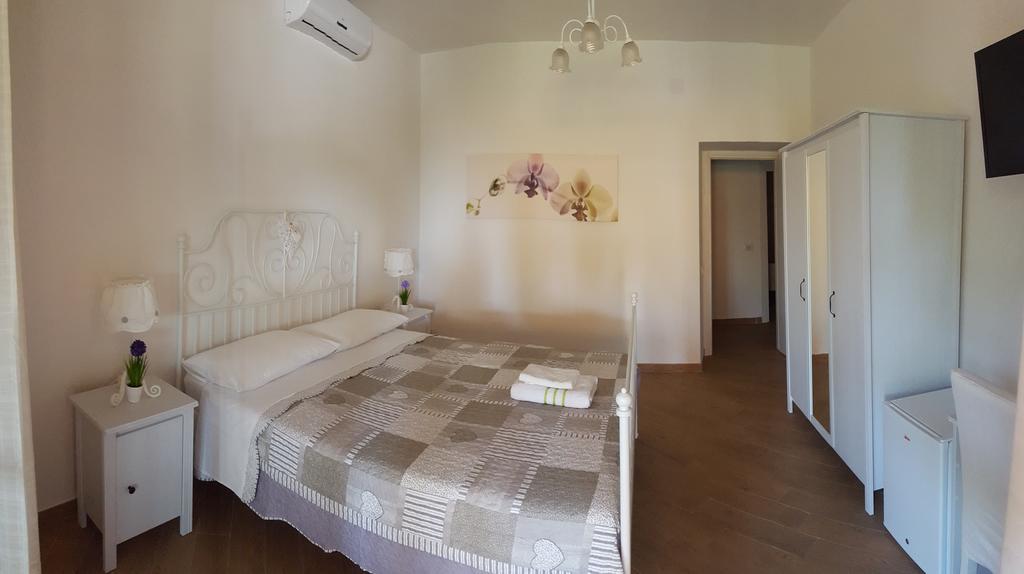 Bed And Breakfast La Corte Degli Ulivi Civitavecchia Oda fotoğraf