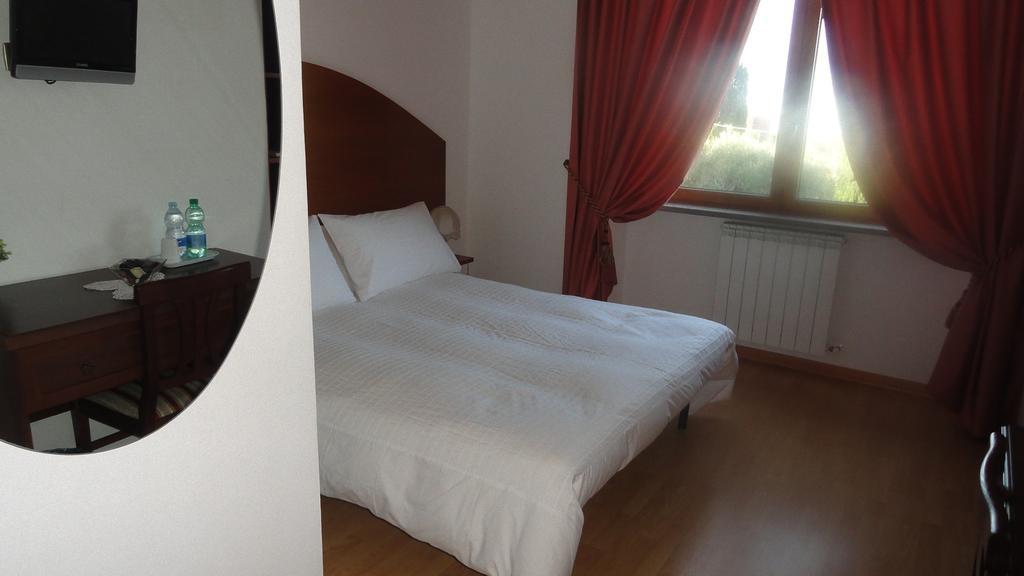 Bed And Breakfast La Corte Degli Ulivi Civitavecchia Oda fotoğraf